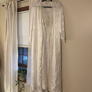 Vintage White Silk Floral Robe & Slip Dress - Perfect for Bride
